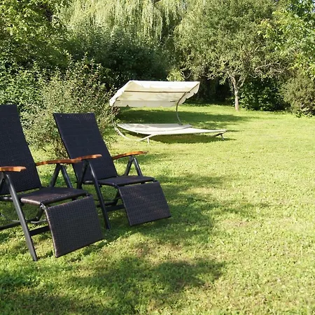 Am Alten Apfelbaum - 1 *