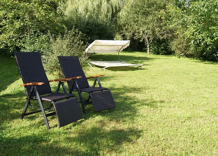 Am Alten Apfelbaum - 1 *